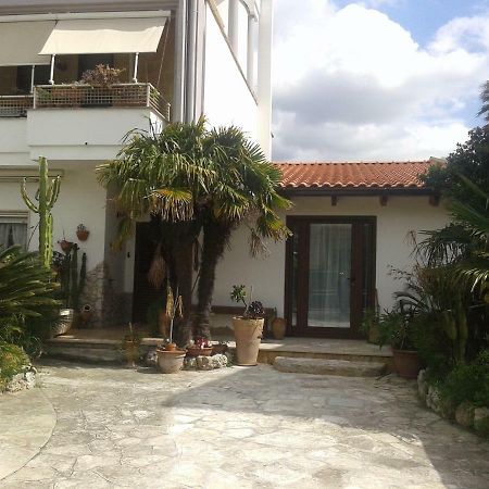 B&B Tra I Mari Del Salento Лечче Экстерьер фото