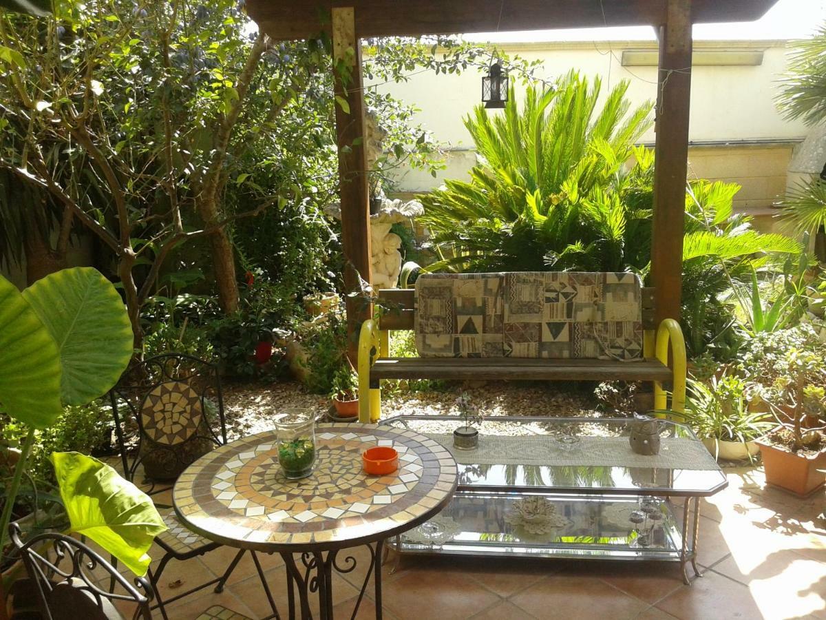 B&B Tra I Mari Del Salento Лечче Экстерьер фото