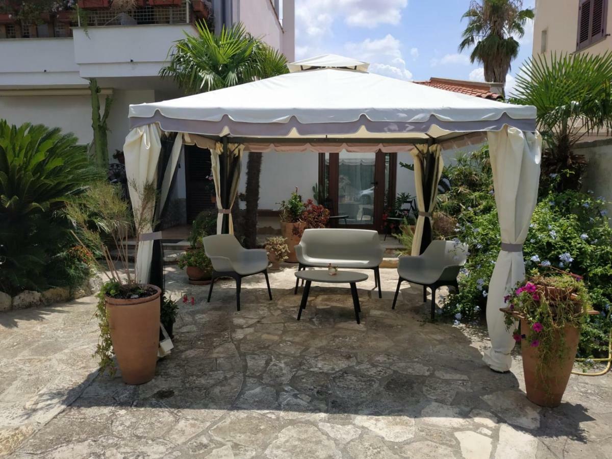 B&B Tra I Mari Del Salento Лечче Экстерьер фото